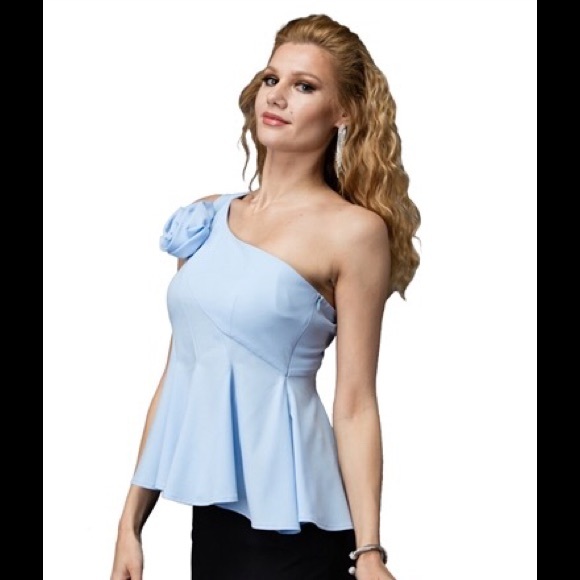 CLEARANCE! Beautiful top - Picture 4 of 4